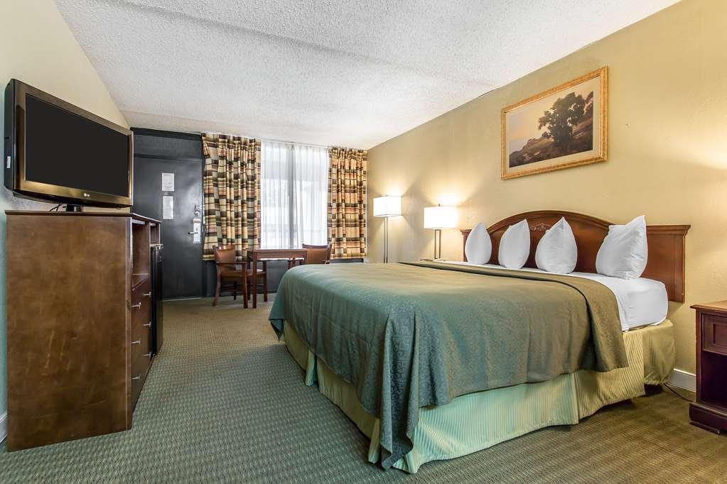 Rodeway Inn Lawton Room photo