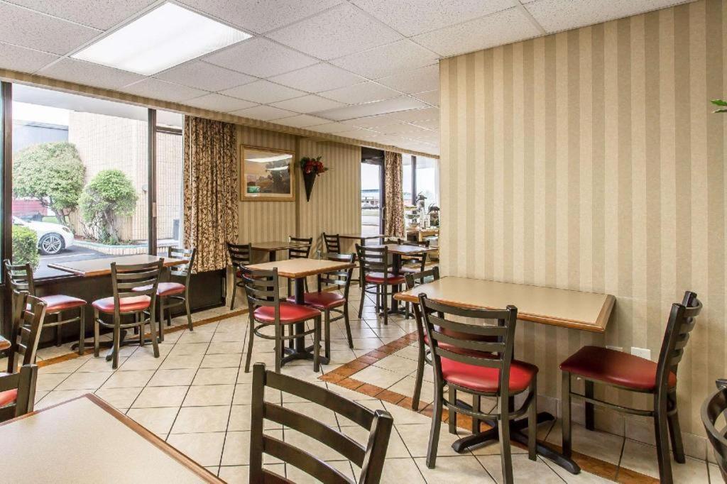 Rodeway Inn Lawton Exterior photo