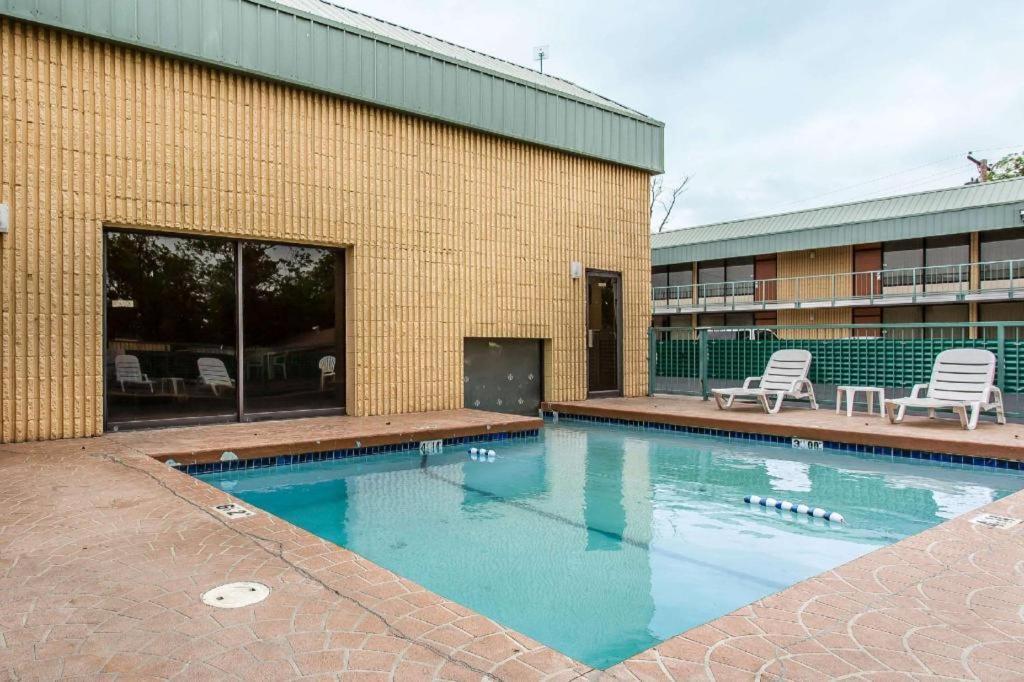 Rodeway Inn Lawton Exterior photo